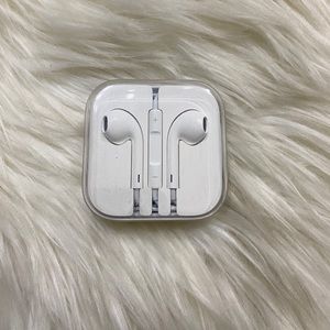 Apple wired earphones